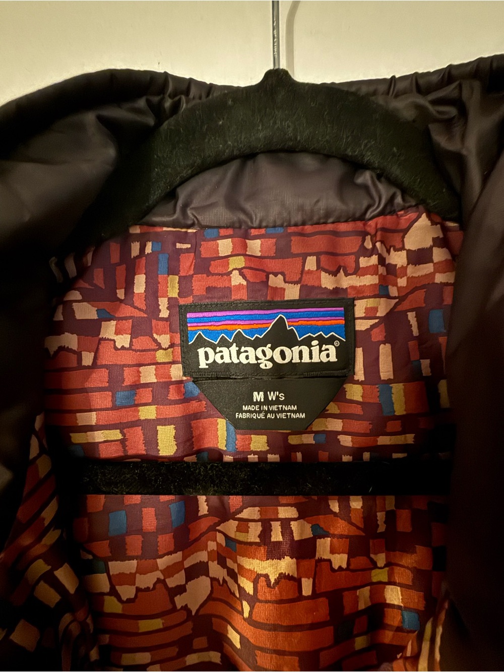 Patagonia Nano Puff Women’s Quilted Puffer Jacket - Obsidian Plum Medium EUC - Picture 3 of 4